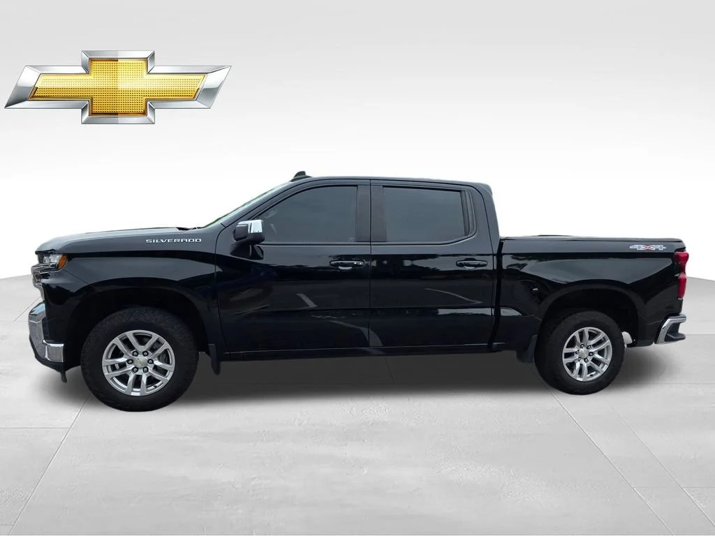 Used 2020 BLACK Chevrolet LT image 3
