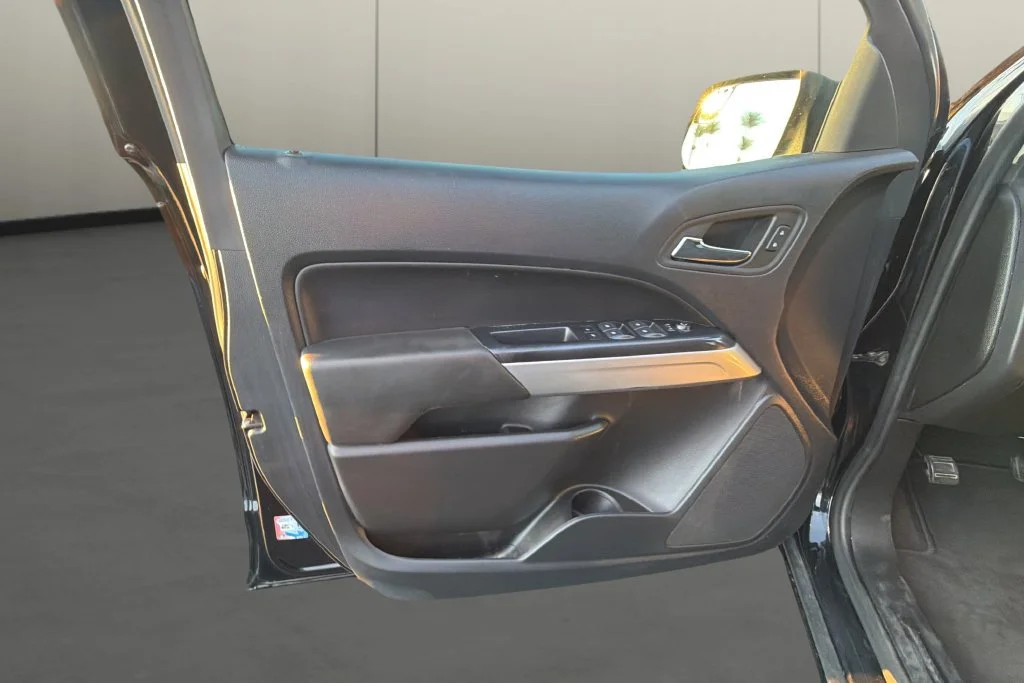 Used 2022 BLACK Chevrolet 2WD LT image 13