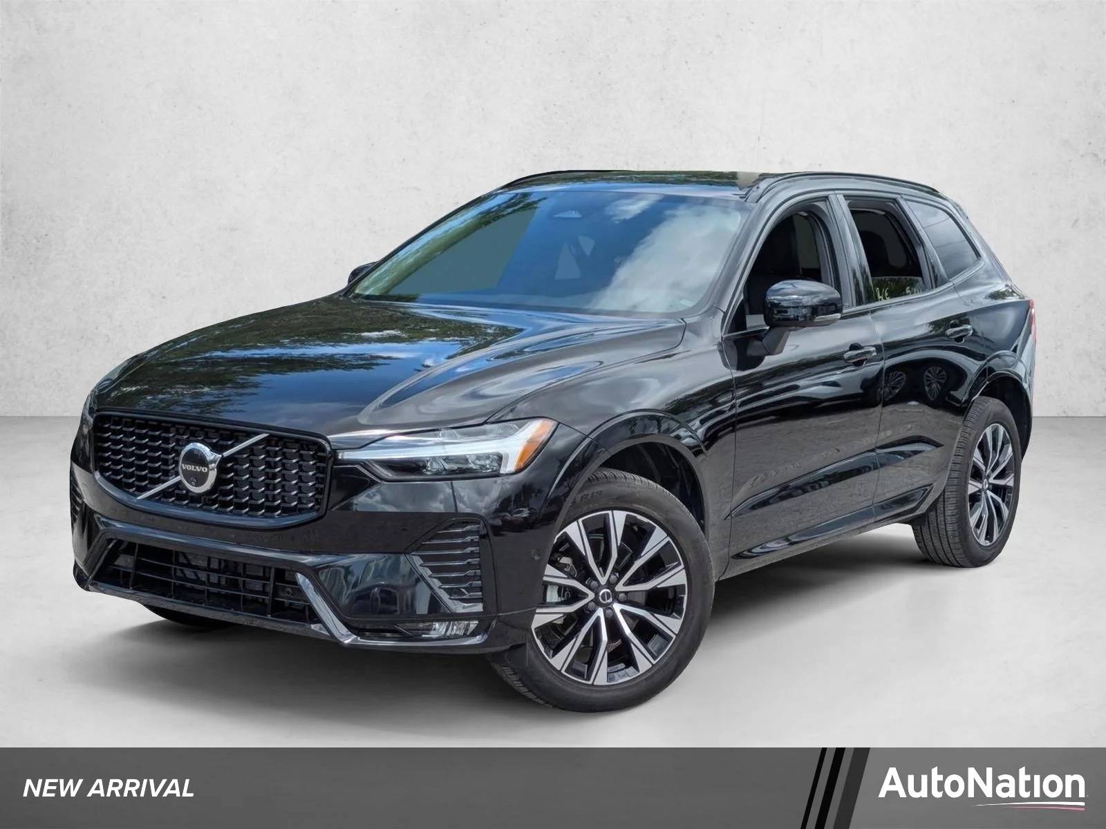 2024 Volvo XC60 B5 Plus Dark Theme AWD's photo