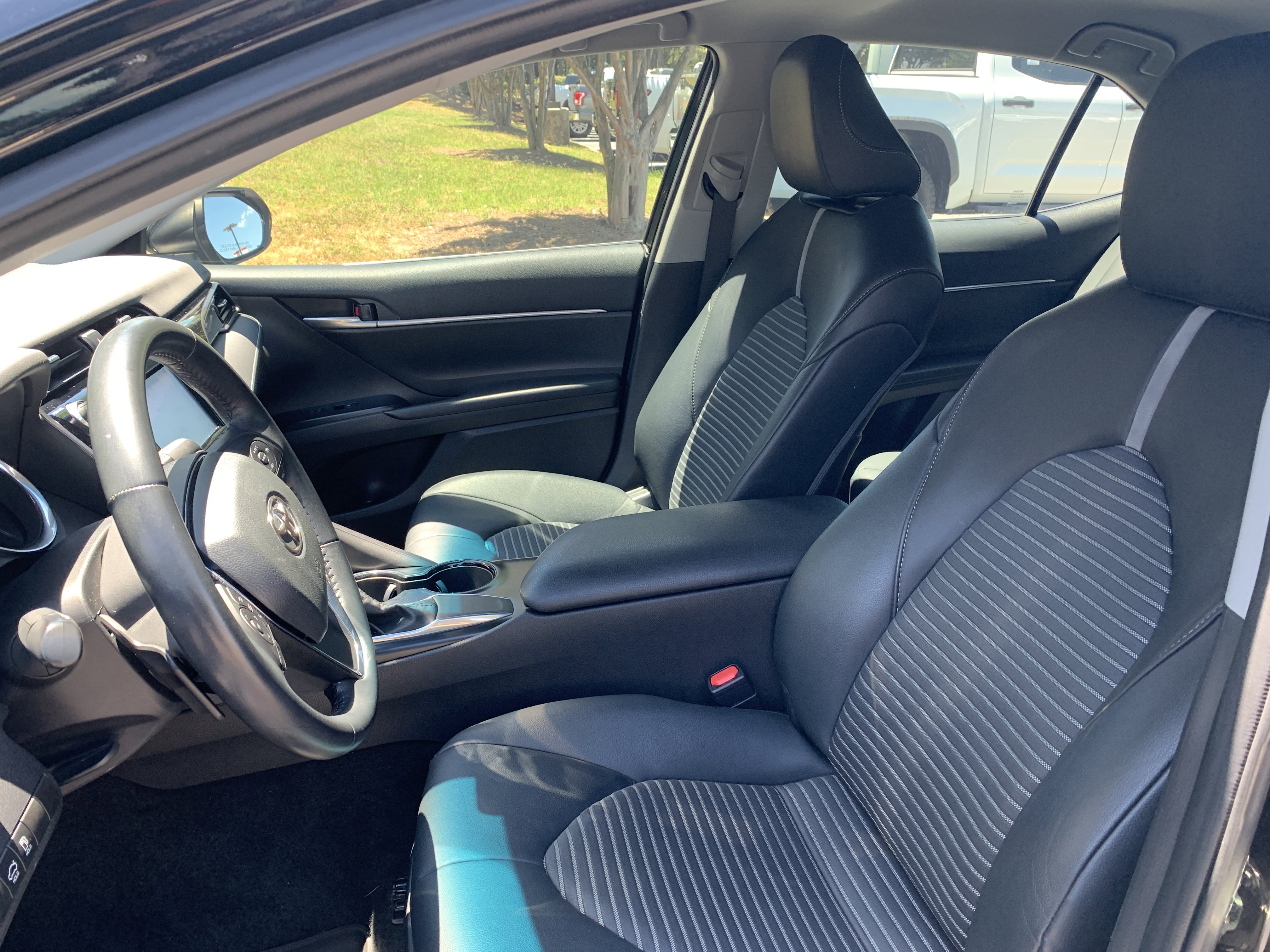 Used 2020 Midnight Black Metallic Toyota SE image 9