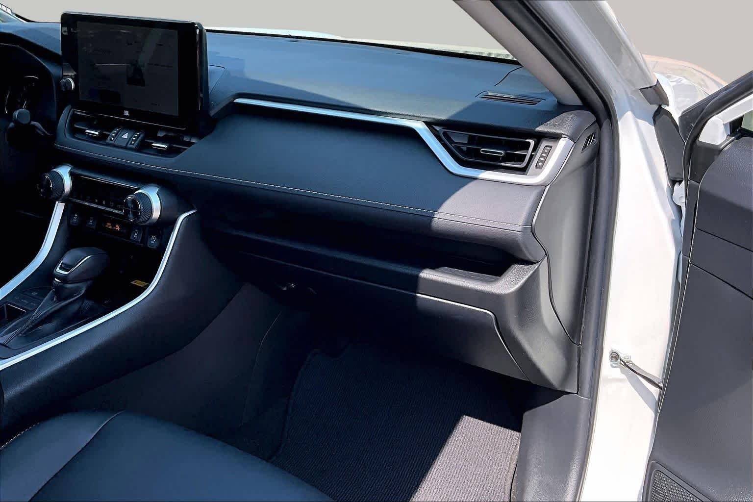 Used 2023 Wind Chill Pearl Toyota XLE Premium image 17