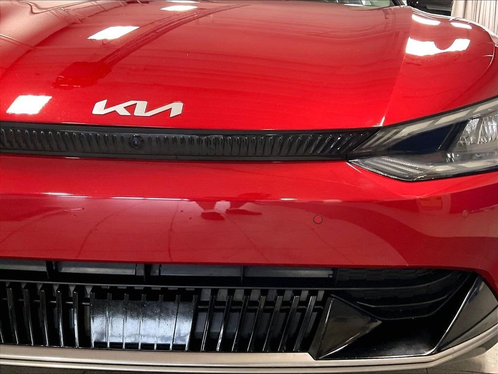 Used 2022 Red Kia Wind image 32
