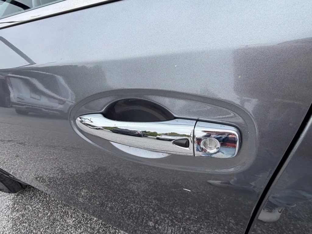 Used 2020 Gray Nissan SV image 33