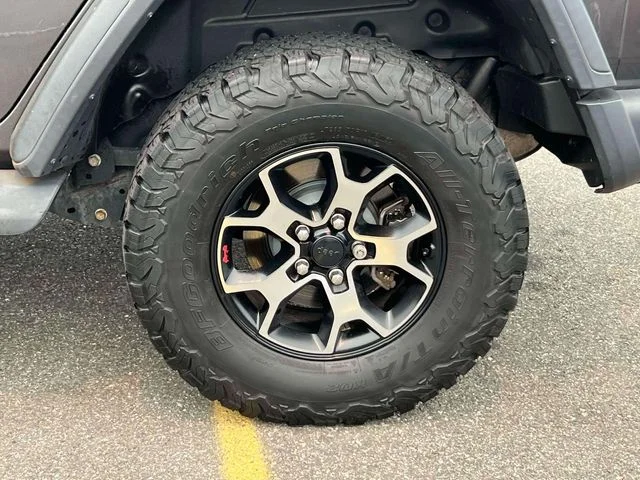 Used 2018 Gray Jeep Unlimited Rubicon image 9