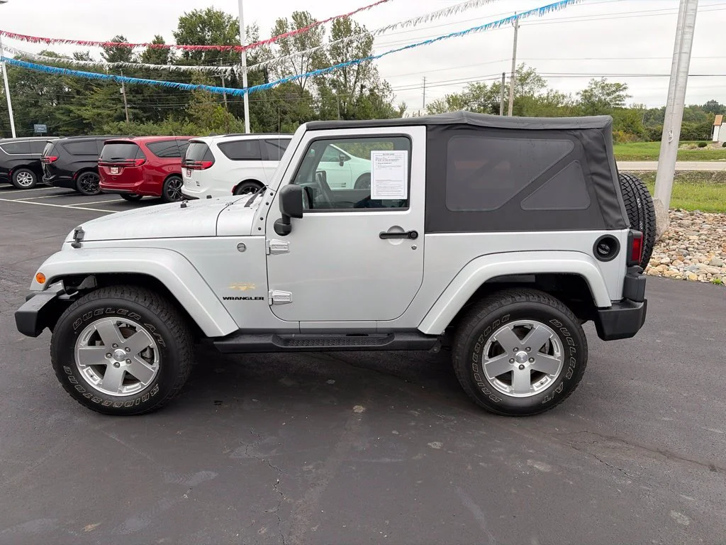 Used 2009 Silver Jeep Sahara image 11