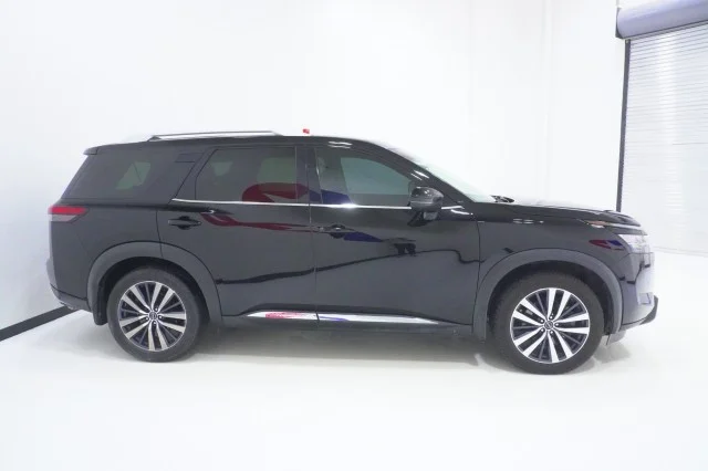 Used 2022 BLACK Nissan Platinum image 4