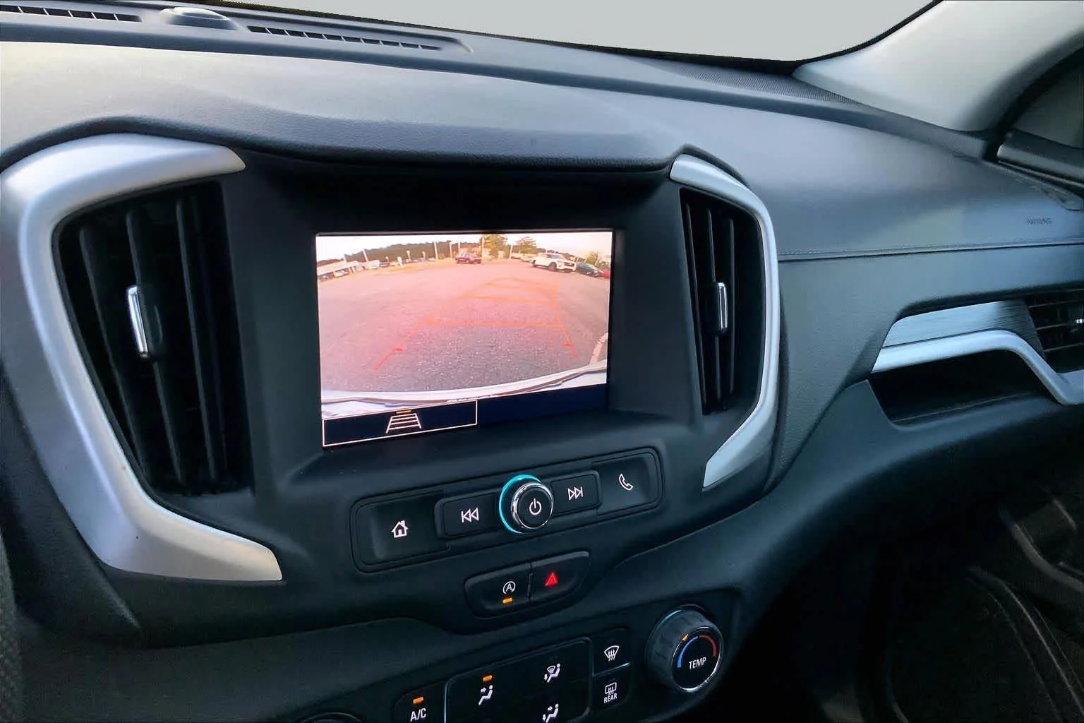 Used 2024 Summit White GMC SLE image 26