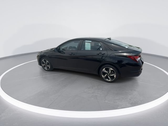 Used 2023 Black Hyundai SEL image 6