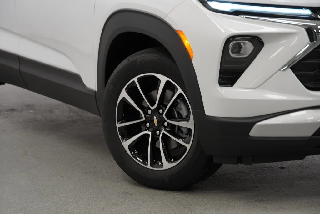 New 2026 Summit White Chevrolet LT image 8