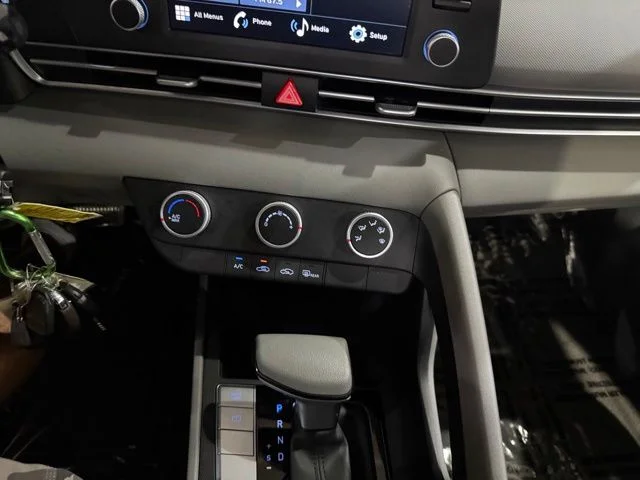 New 2026 Abyss Black Hyundai SE image 21