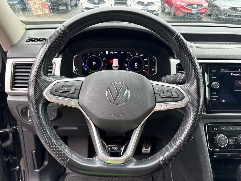 Used 2022 Deep Black Volkswagen 3.6L V6 SEL R-Line image 17