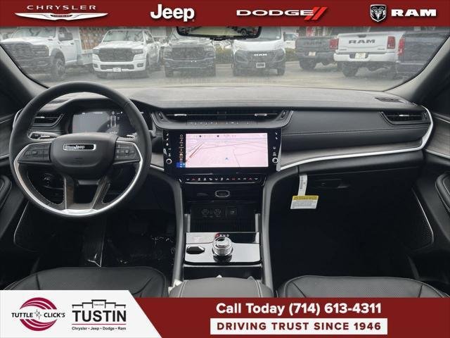 New 2026 Diamond Black Crystal Pearl-Coat Exterior Paint Jeep Limited image 12