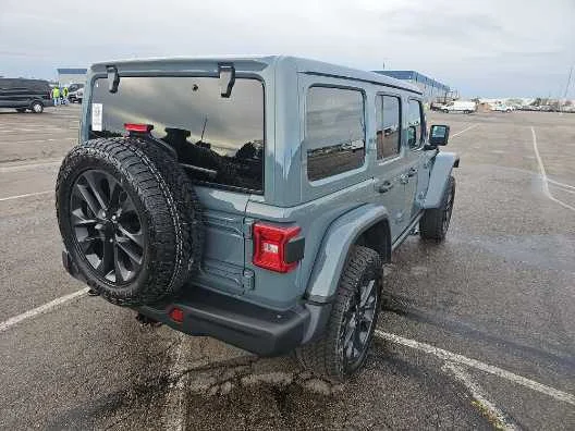 Used 2025 Anvil Clearcoat Jeep Backcountry image 4