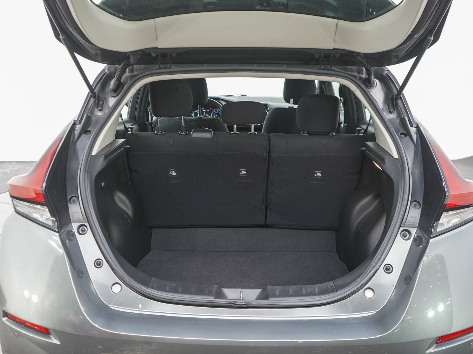 Used 2020 Gun Metallic Nissan SV Hatchback image 17