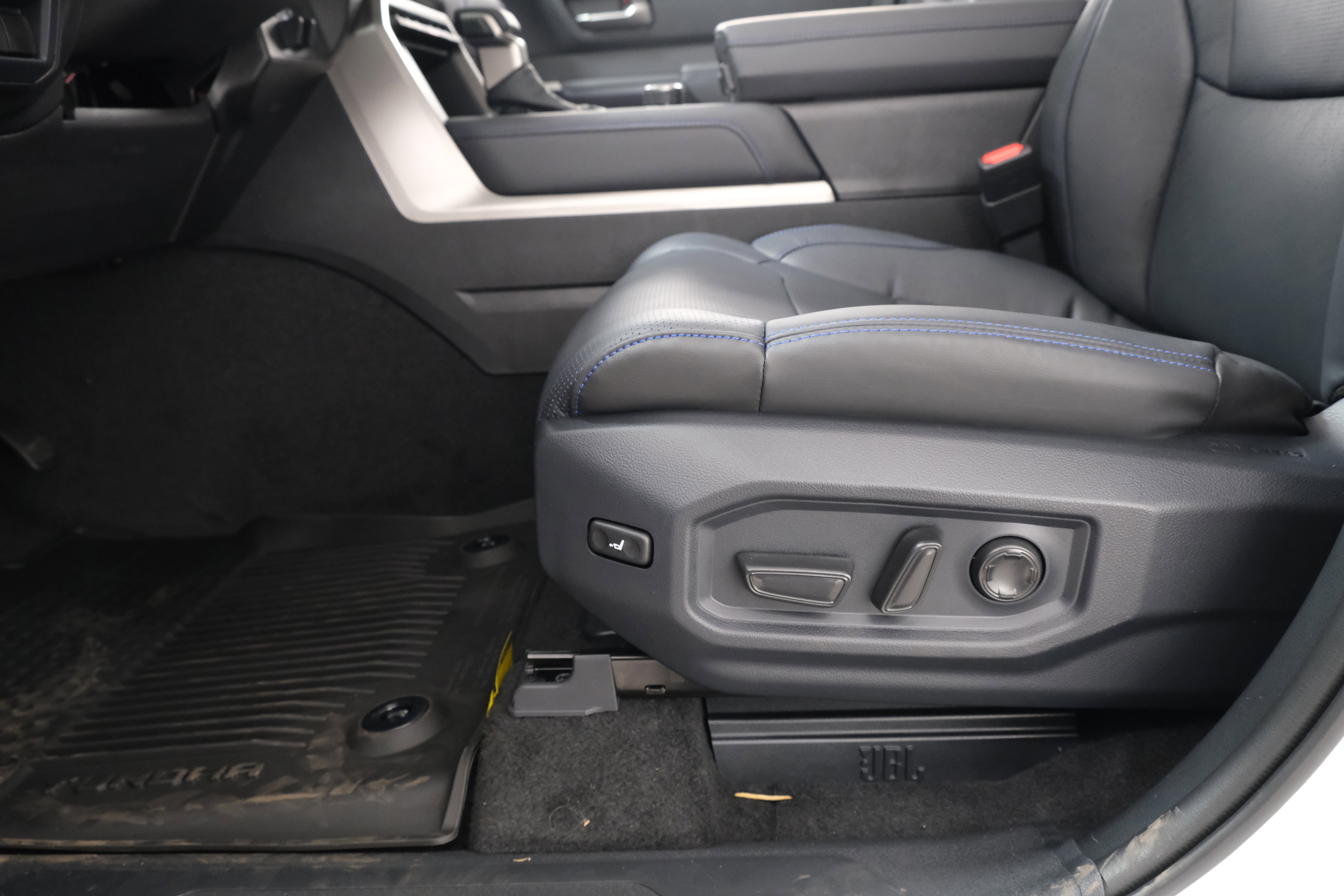 2026 Toyota Tundra Platinum - Photo 33