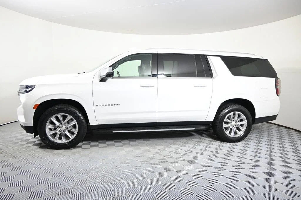 Used 2021 IRIDESCENT PEARL TRICOAT Chevrolet Premier image 2