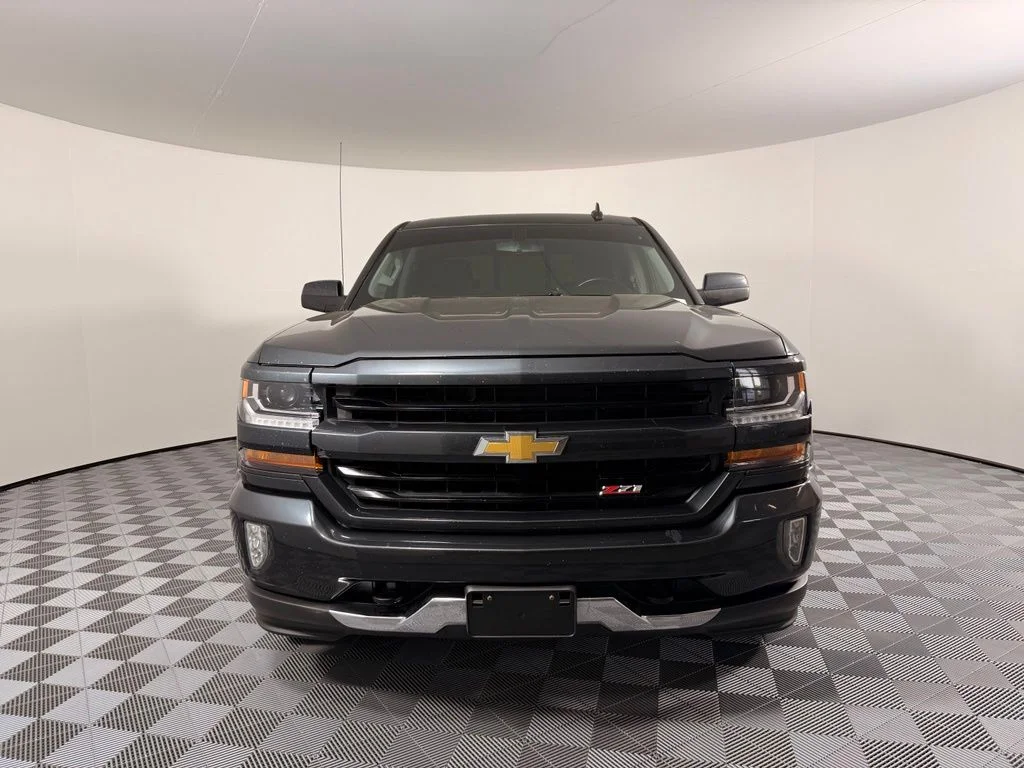 Used 2017 Gray Chevrolet LT image 3