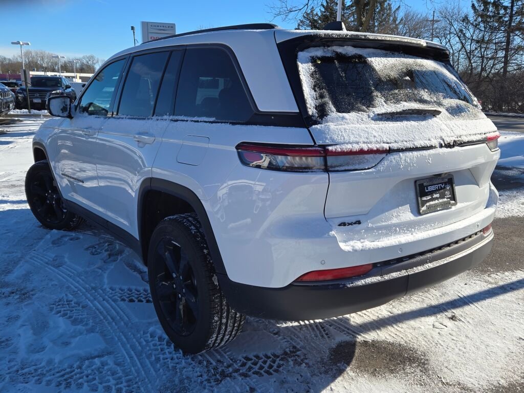 New 2026 Bright White Clear-Coat Exterior Paint Jeep Limited image 15
