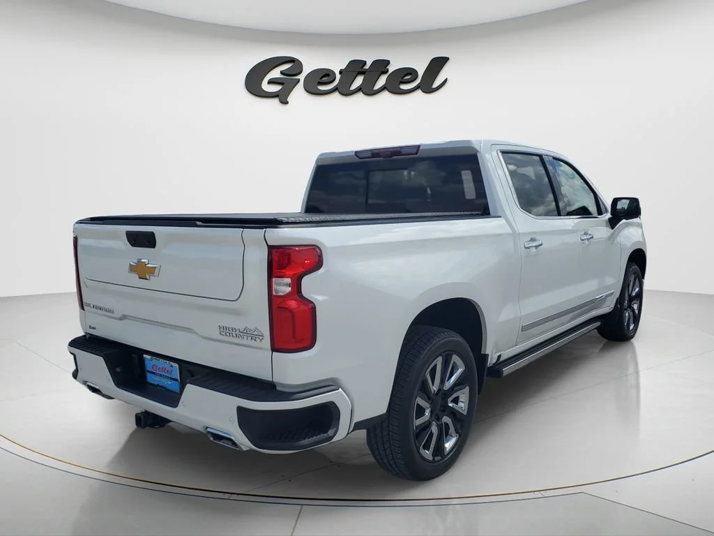 Used 2024 Iridescent Pearl Tricoat Chevrolet High Country image 5
