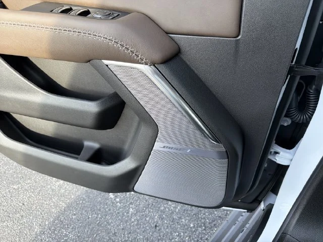 New 2027 Glacier White Tricoat GMC Denali Ultimate image 25