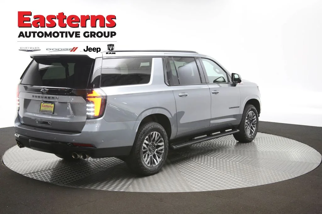 Used 2025 Gray Chevrolet Z71 image 43