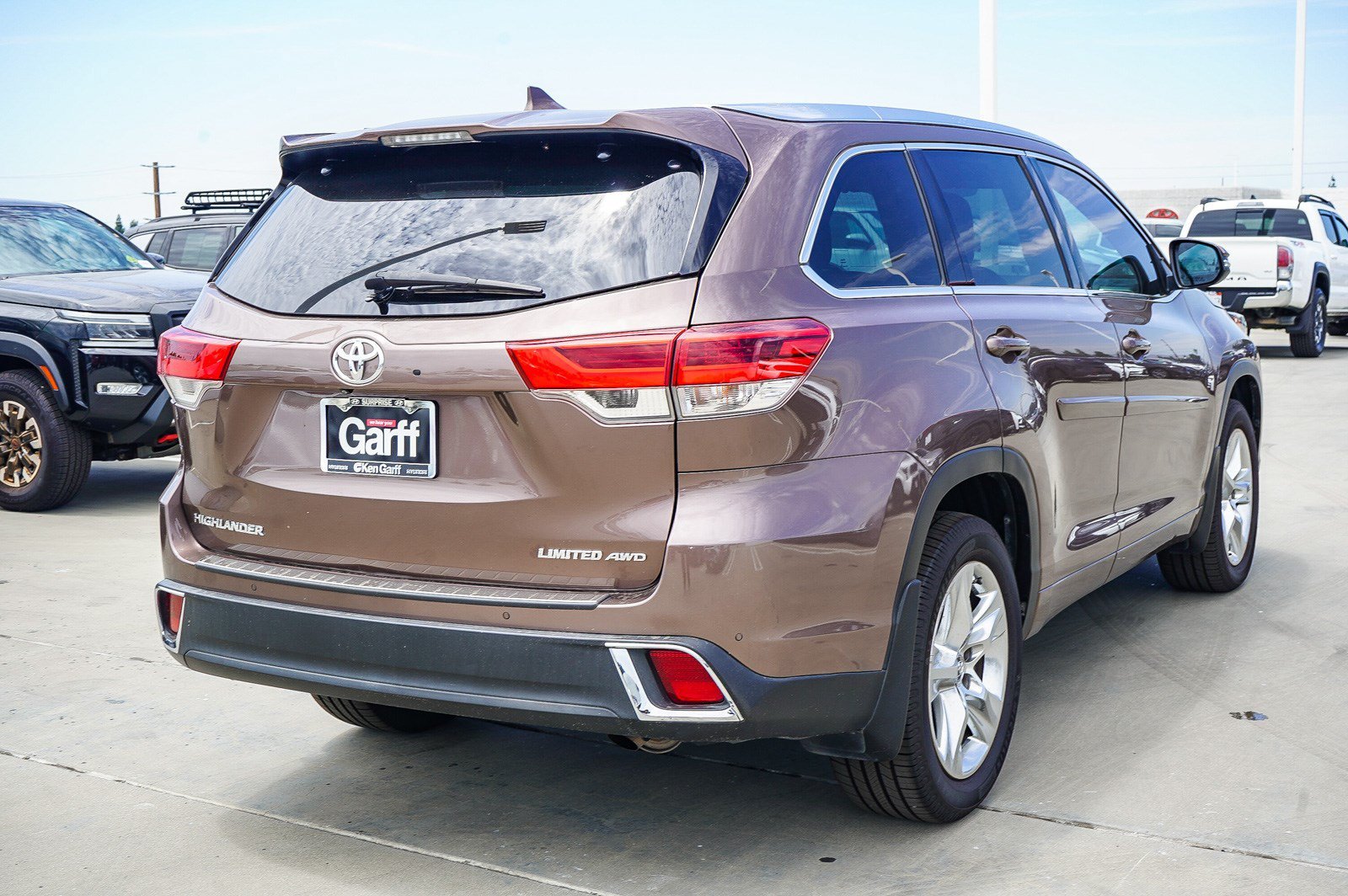 Certified Used 2017 Toasted Walnut Pearl Toyota Limited image 6