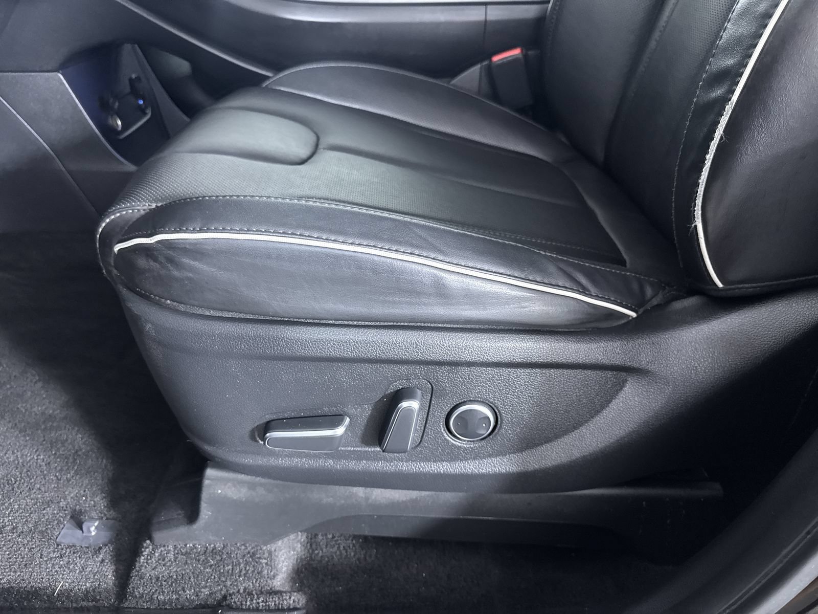 Used 2025 Abyss Black Pearl Hyundai XRT image 19