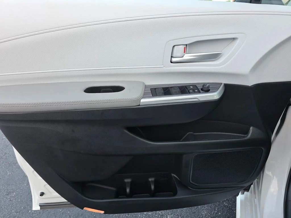 New 2026 Wind Chill Pearl <sup>1</sup> Toyota  XLE image 28