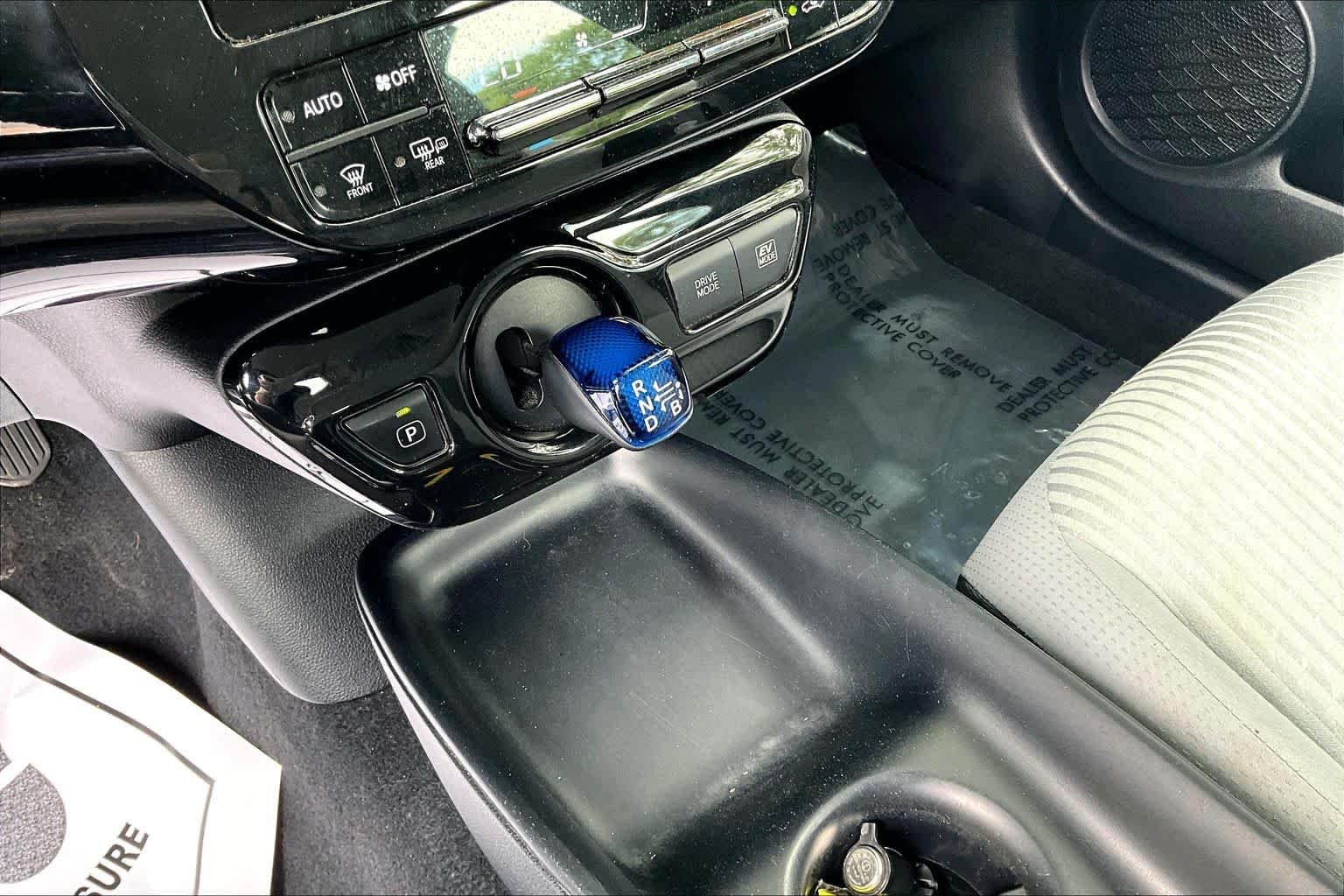 Used 2017 Blizzard Pearl Toyota Two image 17