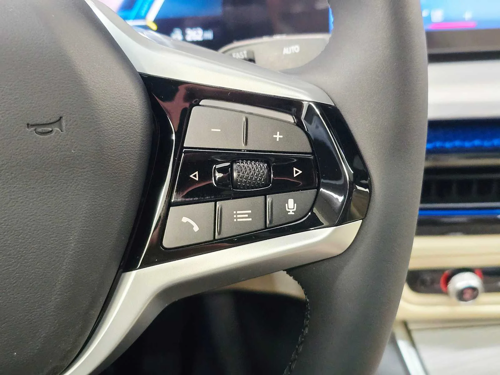 New 2026 Mineral White Metallic BMW xDrive40 image 19