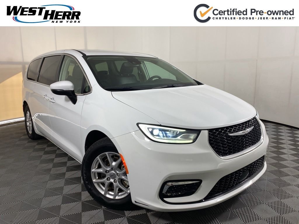 2023 Chrysler Pacifica Touring L's photo