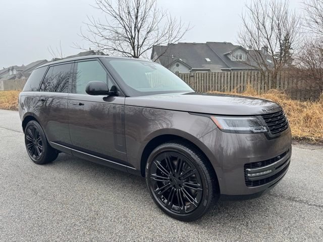 New 2026 Charente Grey Land Rover SE image 4