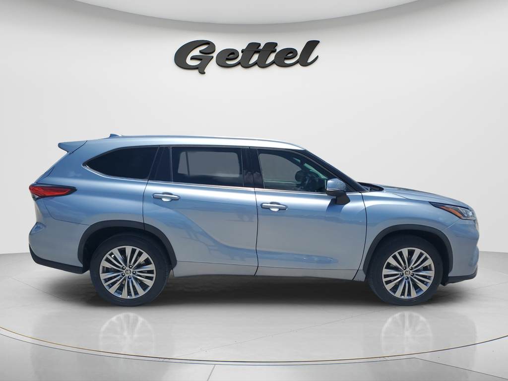 Used 2022  Toyota Platinum image 4