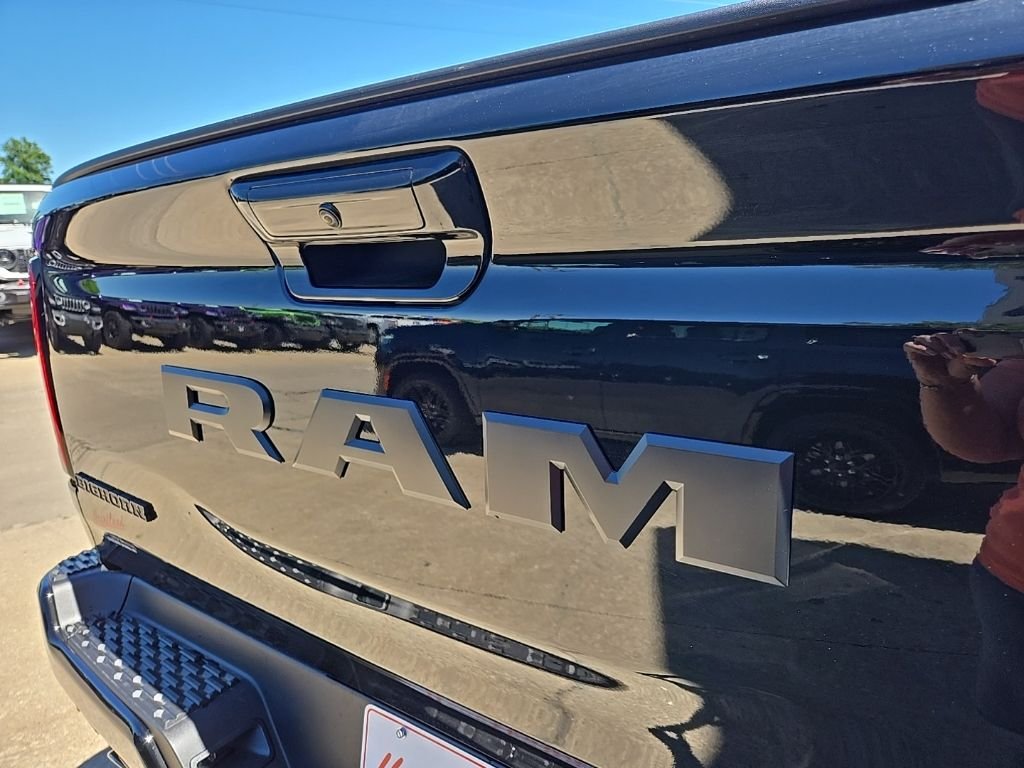 New 2026 Diamond Black Crystal Pearl-Coat Exterior Paint RAM Big Horn/Lone Star image 24