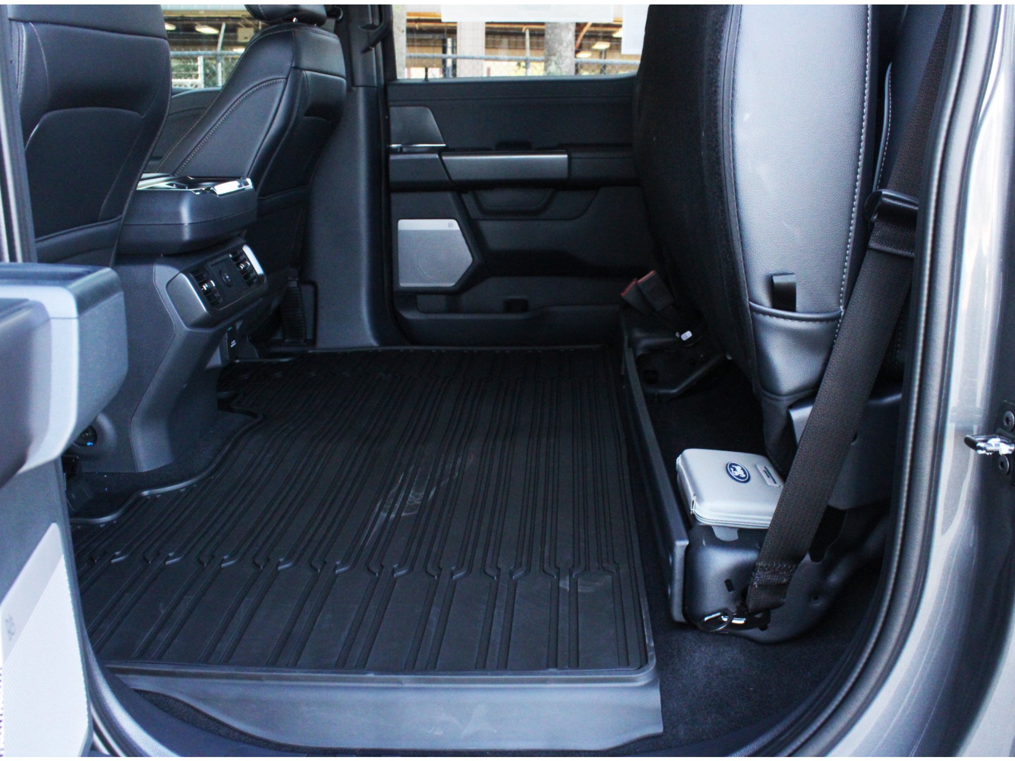New 2026 Carbonized Gray Metallic Ford LARIAT image 21