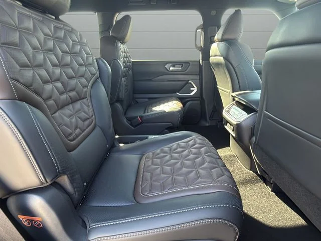 2026 Nissan Armada Platinum - Photo 11
