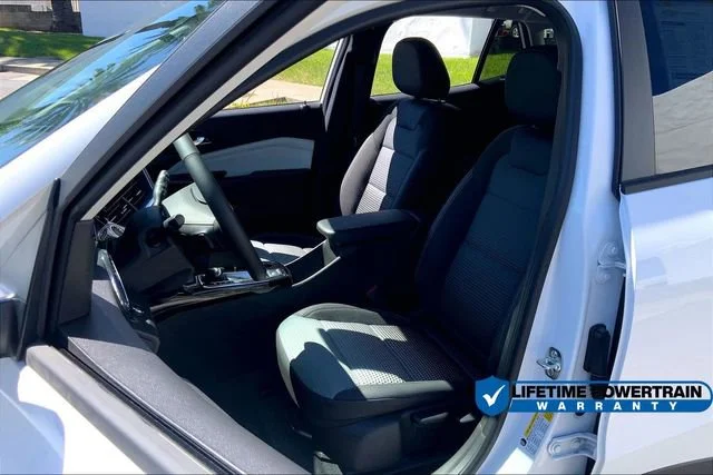 New 2025 Summit White Chevrolet LT image 10