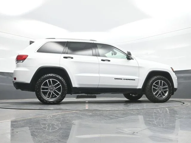 Used 2019 White Jeep Limited image 25