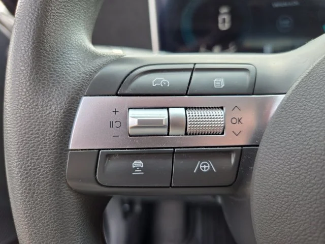 Used 2025 Blue Hyundai SEL image 32