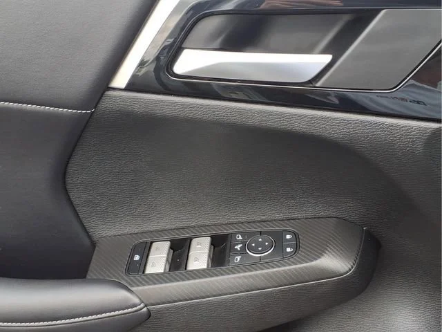 Used 2024  Mitsubishi SE image 16