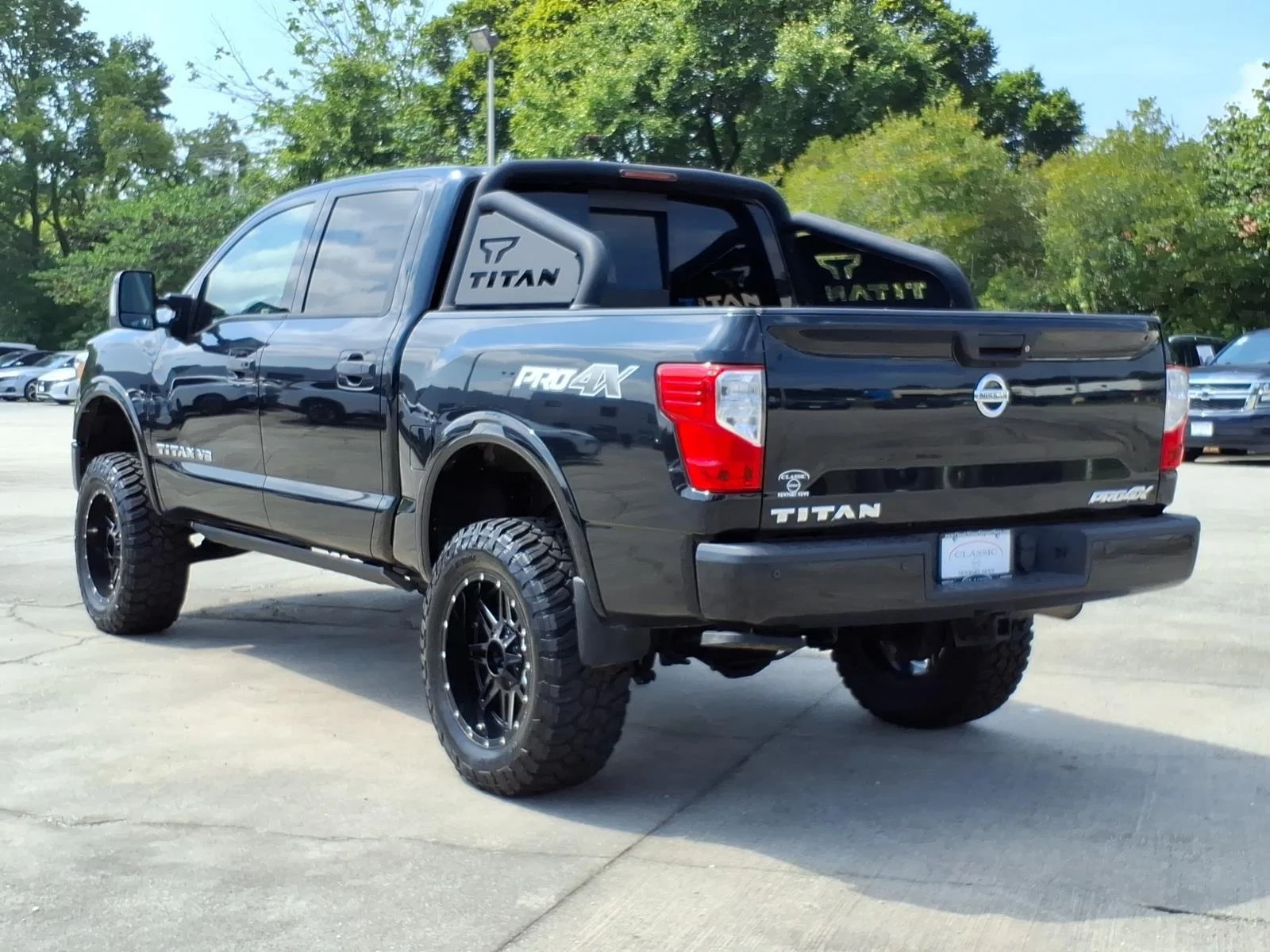 Used 2019 Magnetic Black Metallic Nissan PRO-4X image 9