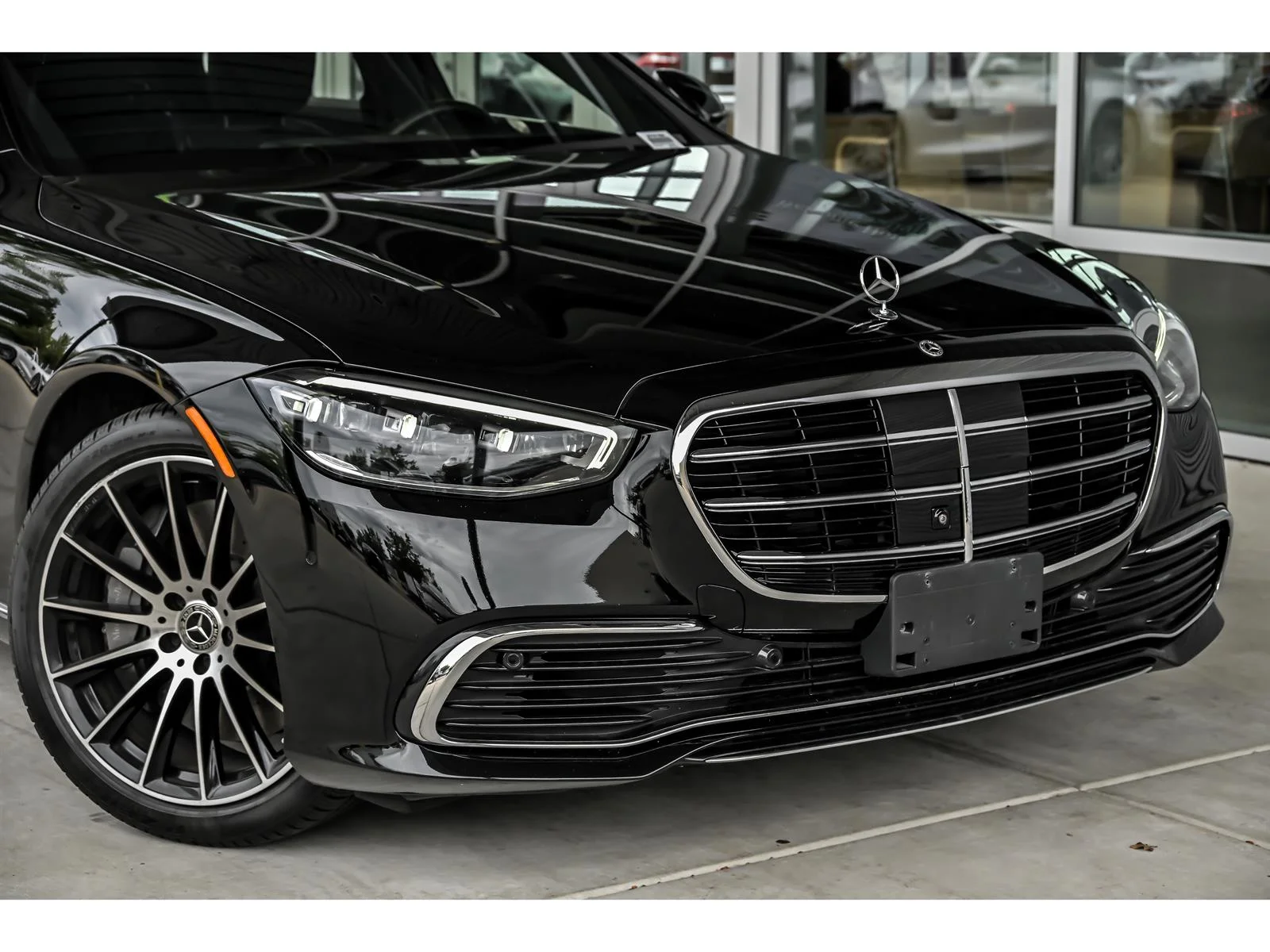 Used 2023 Black Mercedes-Benz S 580 4MATIC® image 2