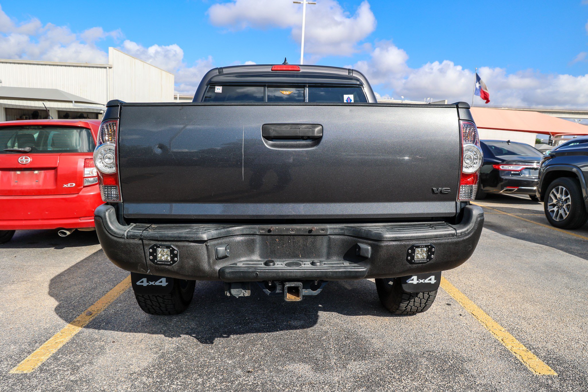 Used 2013 MAGNETIC GRAY MET Toyota DBL CAB 4WD V6 AT image 8