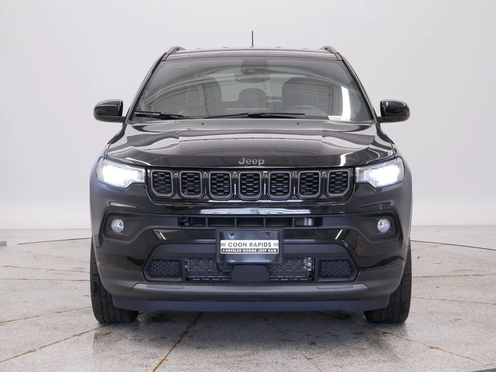 New 2026 Diamond Black Crystal Pearlcoat Jeep Latitude image 10