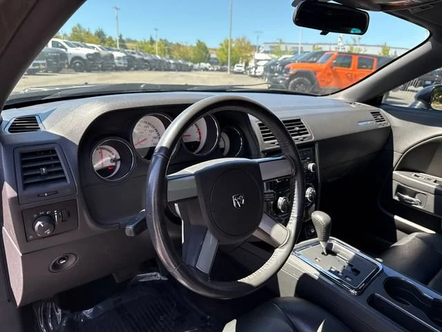 Used 2009 Brilliant Black Pearl Dodge R/T image 21