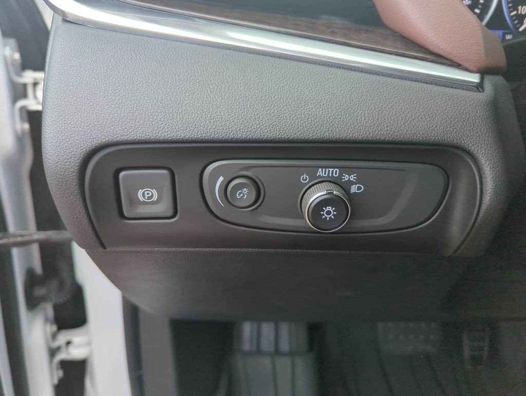 Used 2020 White Buick Avenir image 20