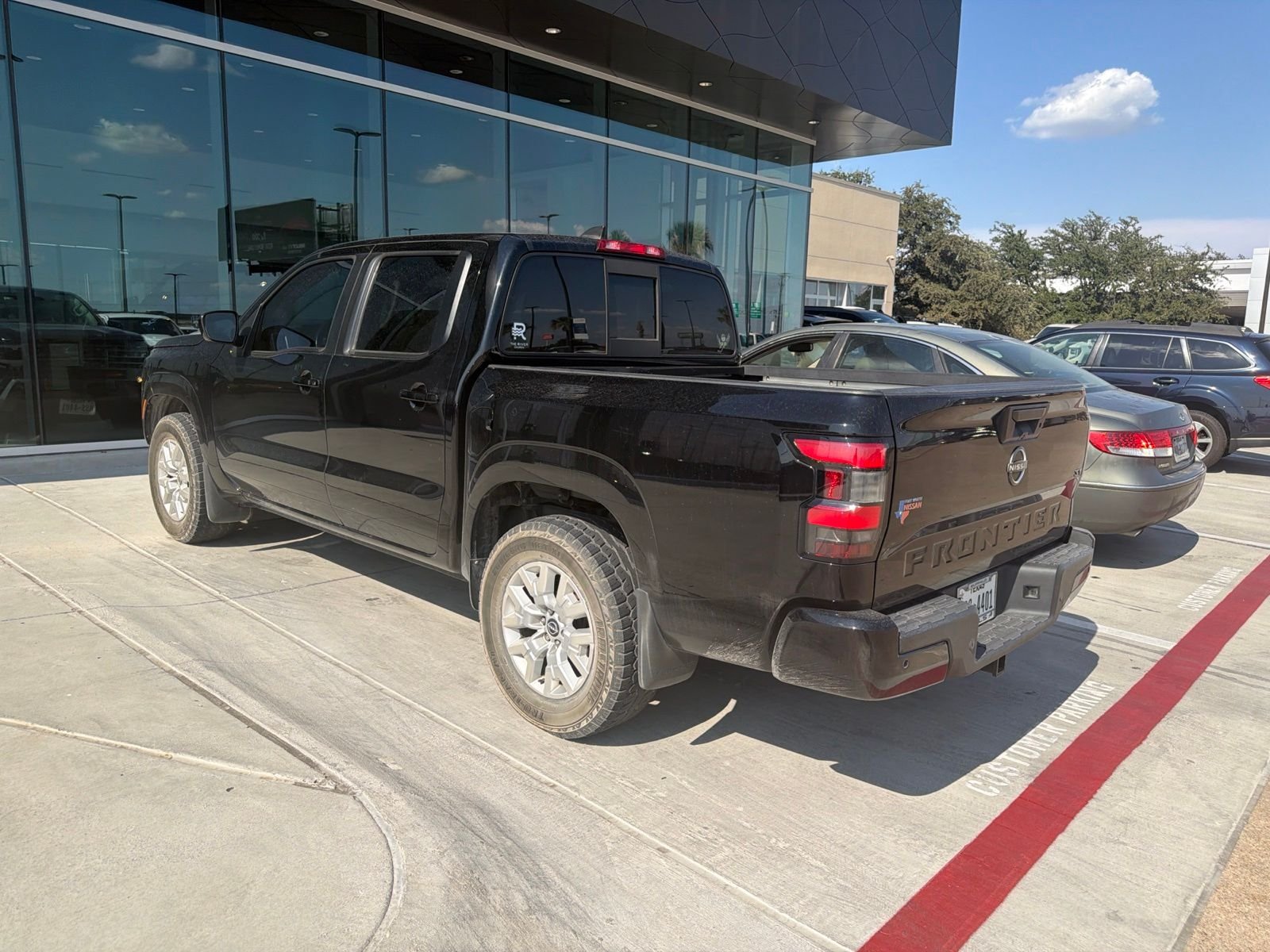 Used 2022 Super Black Nissan SV image 7