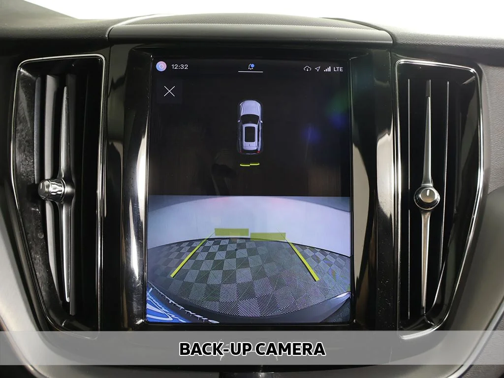 Used 2022 Onyx Black Metallic Volvo B5 Momentum image 6