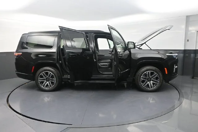 New 2026 High Gloss Black Exterior Paint Jeep  image 41
