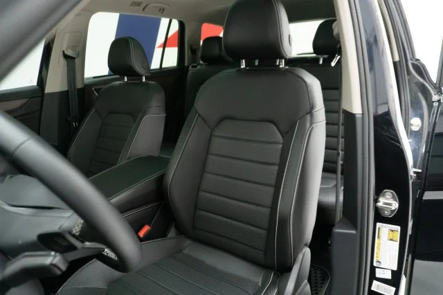 New 2024 Deep Black Pearl Effect Volkswagen 2.0T SEL image 21
